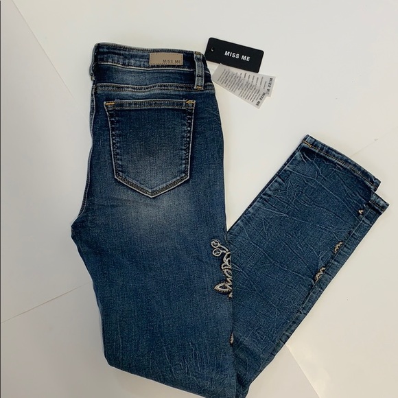New New!! Miss me jeans π¦π - Picture 4 of 7